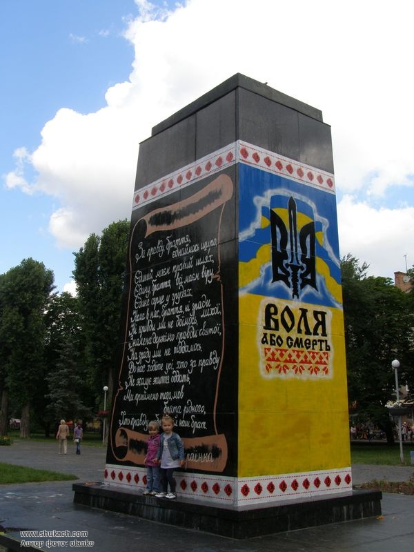 Шукач olanko посетил(а) "Памятник Ленину в Чернигове"