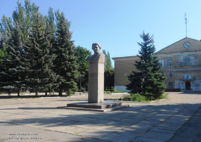 Г кировское. Город Кировское Донецкая область. Кировский Кировское Донецкой области. Донецкаяоблост.кирлв кое. Памятник с.м. Кирову в г Амвросиевка.
