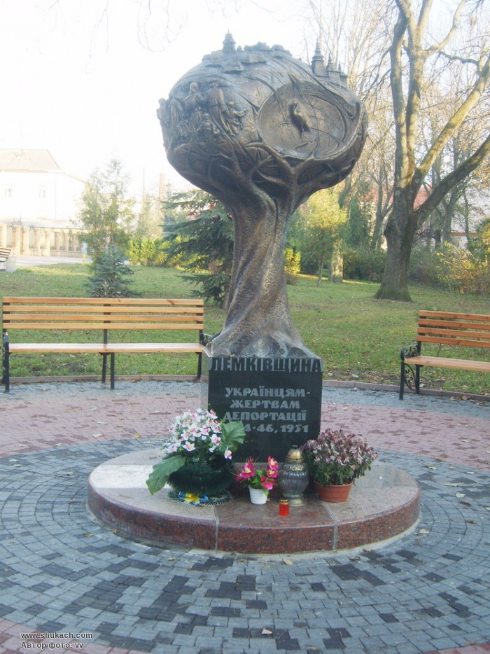 Шукач | Пам'ятник депортованим українцям у Тернополі