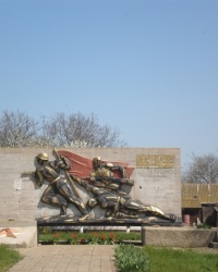 Памятник воинам 1941-1945 гг. в Яснополянском