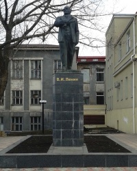 Памятник Ленину В.И. возле ДК им. В.И. Ленина, г. Луганск.