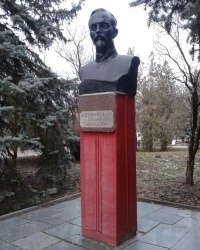 Памятник Дзержинскому Ф.Э. возле Ленинского РО ЛГУ УМВД, г. Луганск.