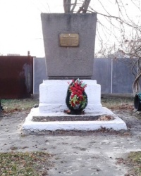 Памятник танкистам-освободителям, пос. Золочев