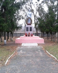 Братская могила советских воинов, ул. С. Тархова, г. Харьков