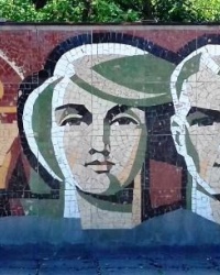 Мозаичное панно на Театральной пл., пос. Купянск-Узловой