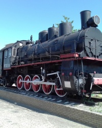 Памятник-паровоз Эм 725-24, пос. Купянск-Узловой