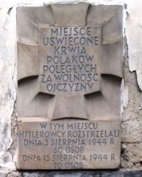 Памятный знак Тхорка на костёле св. Антония Падевского, г. Варшава