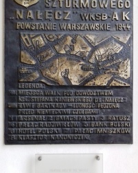 Памятная доска на месте сражений батальона „Nałęcz”, г. Варшава