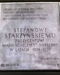 Памятная таблица Стефану Стажиньскому, г. Варшава