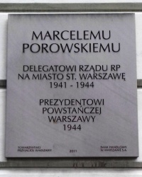 Памятная доска Марцелию Поровскому, г. Варшава