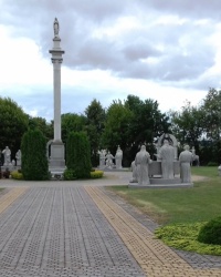Сад "Дорога Розария", с. Островонс