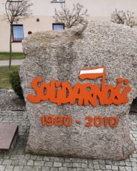 Памятник 30-летию "Солидарности", г. Липно