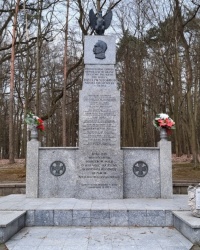 Памятник погибшим в войне с большевиками 1920 г., г. Липно