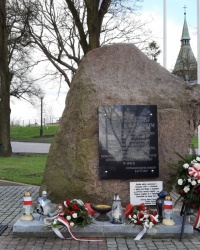 Памятник жертвам смоленской авиакатастрофы, г. Ковалево Поморске