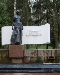 Памятник Л. Украинке в парке Л. Украинки, г. Луцк
