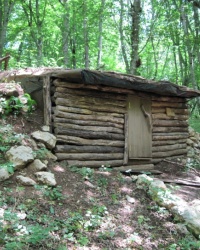 Партизанская землянка, с. Колхозное