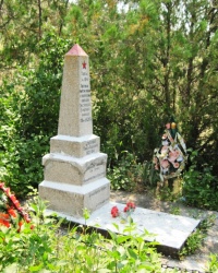 Братская могила курсантов, с. Мостовое