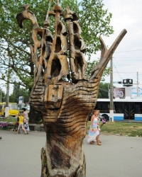Деревянная скульптура корабля, г. Симферополь