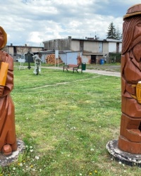 Деревянные старички, с. Рацинево