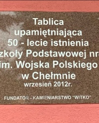 Памятная доска в честь 50-летия школы, г. Хелмно