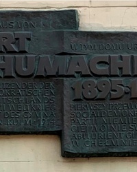 Памятная доска Курту Шумахеру, г. Хелмно