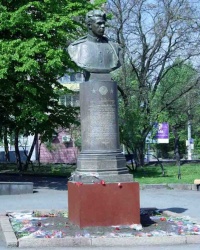 Памятник Молодчему А.И., г. Луганск