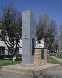 Памятник учащимся СШ № 39, погибшим на фронтах ВОв, г. Луганск