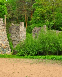 Недобудований залізничний віадук (за деякими даними 1914р.) біля Кременища.