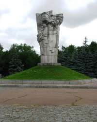 Памятник погибшим советским воинам и гражданам в г. Золотоноша