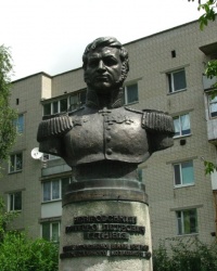 Памятник генералу Дмитрию Неверовскому в г. Золотоноша
