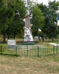Памятник воинам-односельчанам и братская могила в с Свечковка