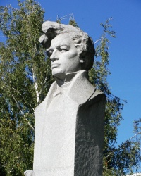 Памятник Семену Гулак-Артемовському в г. Городище