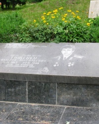 Памятник воину-интернационалисту Тищенко В. А. в с. Хацки