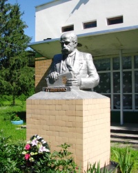 Памятник бюст Шевченко Т.Г. в с. Шевченка