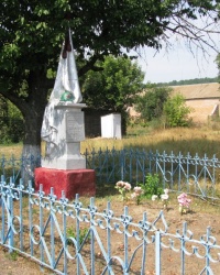 Братская могила воинов в с. Орловец