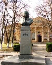 Бронзовый бюст Буркацкой Г. Е. в с. Геронимовка