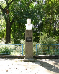 Бюст Семеренко Л.П. в с. Млиев