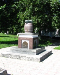 Памятник огурцу в г. Нежин