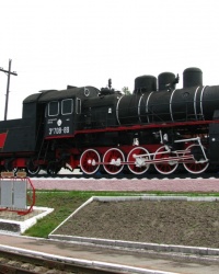 Паровоз-памятник Эм 708-89 в г. Тростянец