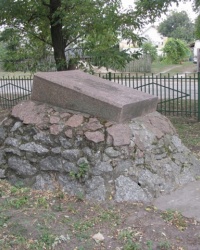 Памятный камень Защитникам отечества в с. Мошны