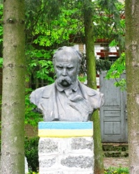 Бюст Т.Г. Шевченко в с. Деренковец