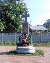 Пам'ятний хрест жертвам голодомору в с. Глеваха