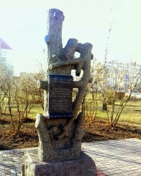 Пам'ятний знак чорнобильцям на Оболоні 