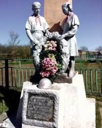 Пам'ятник радянським воїнам загиблим у Другій Світовій війні, с. Кожухівка