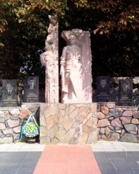 Пам'ятник воїнам загиблим в Афганістані, смт Макарів