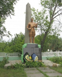 Пам'ятник на честь воїнів-односельців, с. Ясногородка