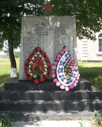 Пам'ятник радянським воїнам Другої світової війни, с. Чайки