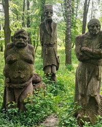 Скульптуры в новом-старом парке в пгт. Литин