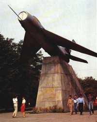 Макет истребителя ЛА-5 в Запорожье