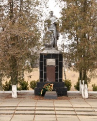 Братская могила в с.Чкаловка (Криворожский р-н)